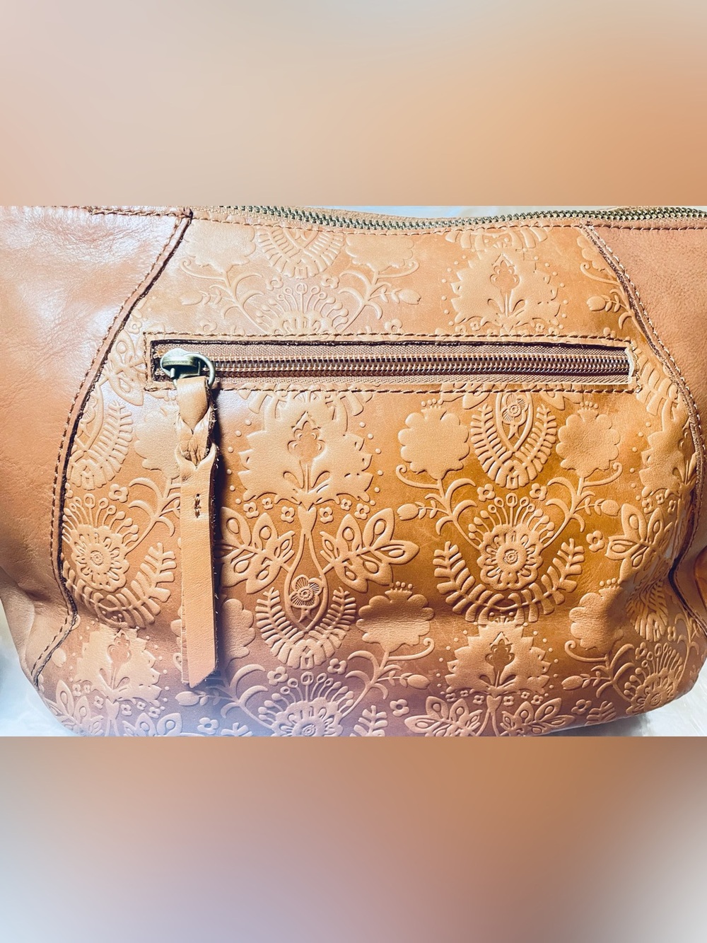 “The Sak” Embossed Tan Brown Leather Hobo Shoulder HandBag. Brass Hardware. - Picture 10 of 16